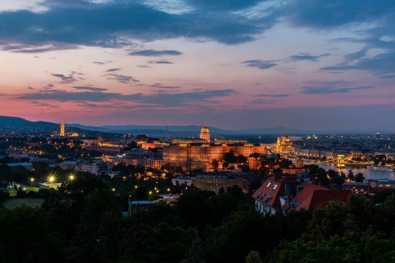 Apartment On Gellert Hill Downtown With Free Garage & Castle View Budapest Exterior photo